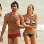 Flagra: Luana Piovani e Felipe Sim�o Namoram na Praia